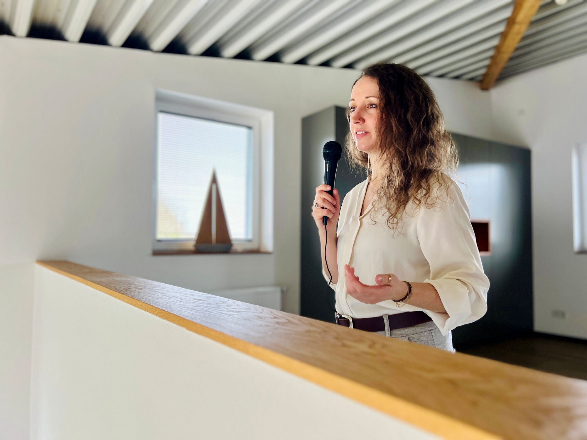 Intérprete profesional – Traducciones exactas para una comunicación exitosa Intérprete experimentado – Precisión lingüística para conferencias, negociaciones y eventos internacionales